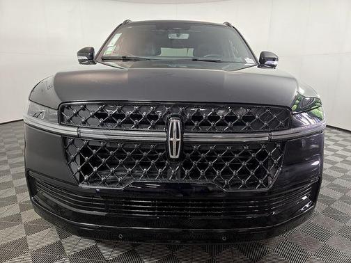 Infinite Black Metallic Clearcoat 2026 Lincoln Navigator Reserve