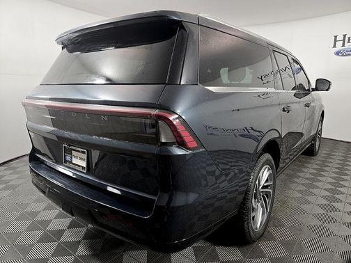 Flight Blue Metallic Clearcoat 2026 Lincoln Navigator Reserve