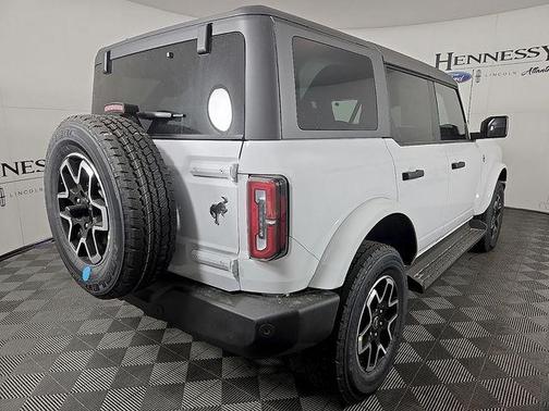 Oxford White 2026 Ford Bronco Outer Banks