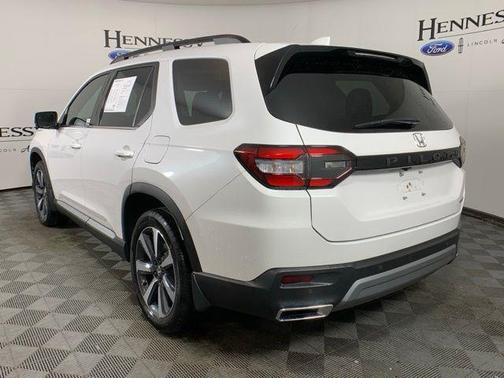 2023 Honda Pilot Touring 8-Passenger