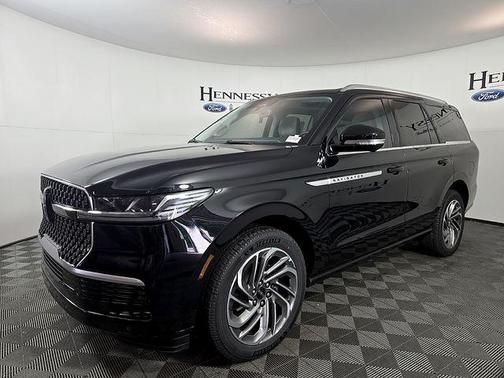 Infinite Black Metallic Clearcoat 2026 Lincoln Navigator Reserve