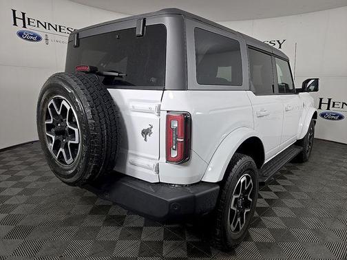 Oxford White 2024 Ford Bronco Outer Banks
