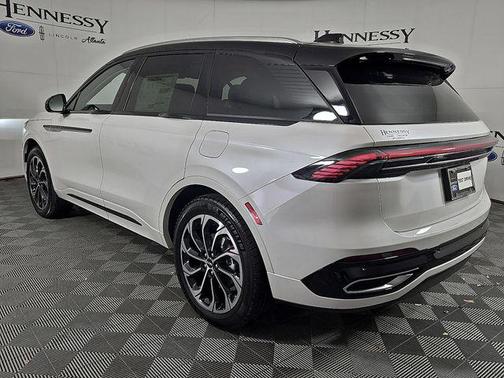 White Platinum Metallic Tri-Coat 2026 Lincoln Nautilus Reserve