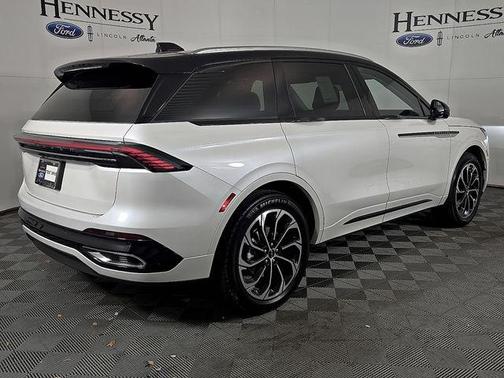White Platinum Metallic Tri-Coat 2026 Lincoln Nautilus Reserve
