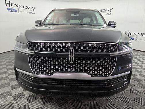 Infinite Black Metallic Clearcoat 2026 Lincoln Navigator Reserve