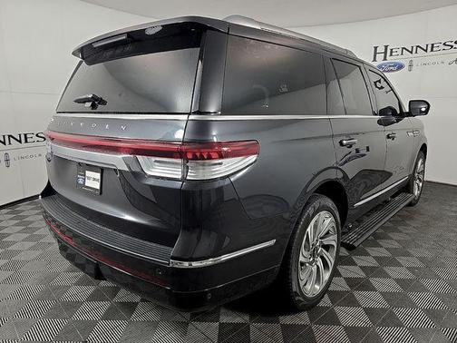 Starlight Gray Metallic Premium Colorant 2024 Lincoln Navigator Premiere