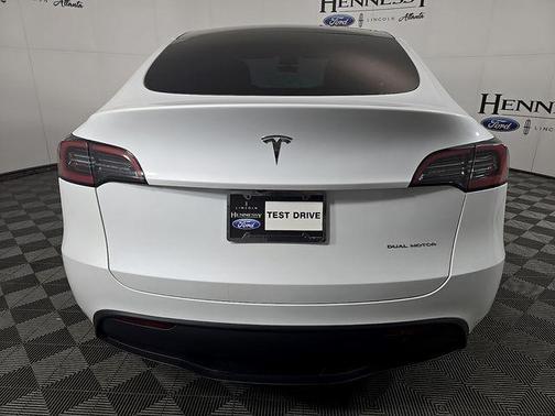 Pearl White 2024 Tesla Model Y Long Range Dual Motor All-Wheel Drive