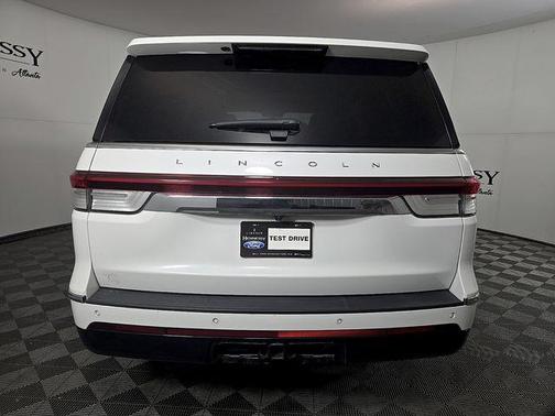 Pristine White Metallic Tri-Coat 2022 Lincoln Navigator Reserve