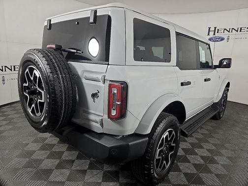 Avalanche 2026 Ford Bronco Outer Banks