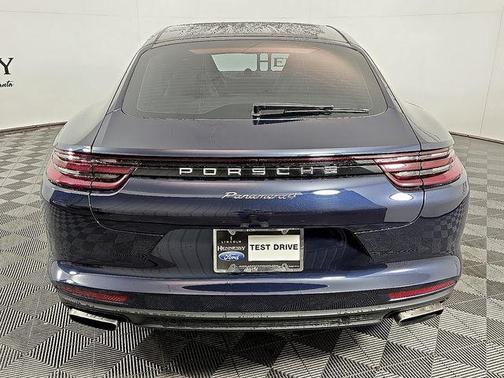 2018 Porsche Panamera 4