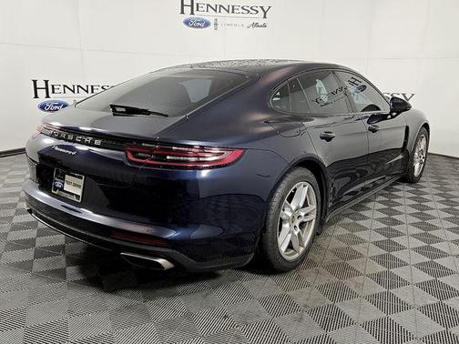 2018 Porsche Panamera 4