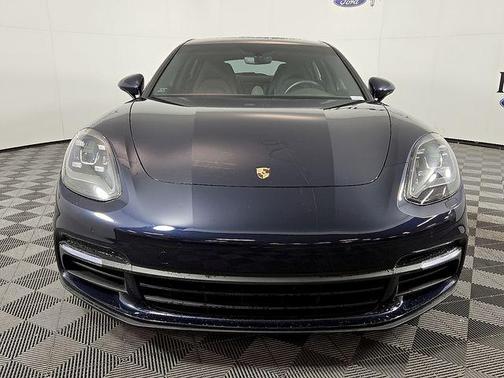 2018 Porsche Panamera 4
