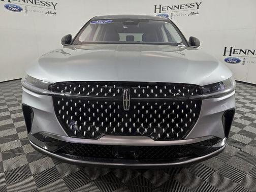 Silver Radiance Metallic Clearcoat 2026 Lincoln Nautilus Premiere