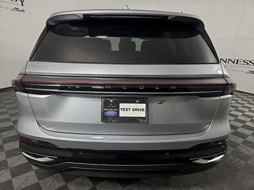 Silver Radiance Metallic Clearcoat 2026 Lincoln Nautilus Premiere