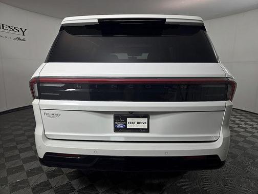Pristine White Metallic Tri-Coat 2026 Lincoln Navigator Reserve