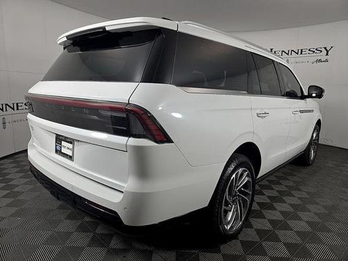 Pristine White Metallic Tri-Coat 2026 Lincoln Navigator Reserve