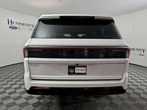 Pristine White Metallic Tri-Coat 2026 Lincoln Navigator Reserve