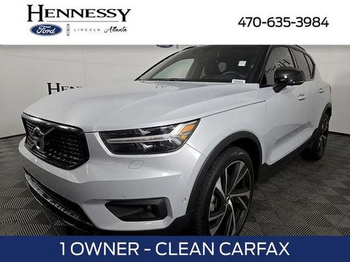 Glacier Silver Metallic 2022 Volvo XC40 T4 R-Design