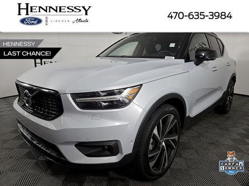 Glacier Silver Metallic 2022 Volvo XC40 T4 R-Design