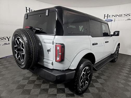 Avalanche 2026 Ford Bronco Outer Banks