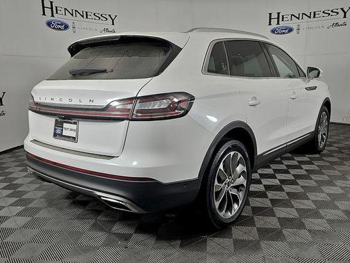 Pristine White Metallic Tri-Coat 2022 Lincoln Nautilus Reserve