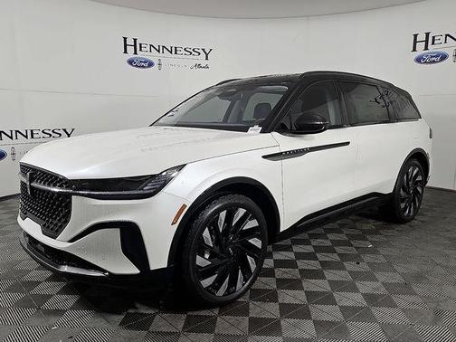 White Platinum Metallic Tri-Coat 2026 Lincoln Nautilus Reserve