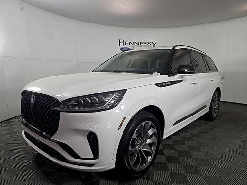 Pristine White Metallic Tri-Coat 2026 Lincoln Aviator Premiere