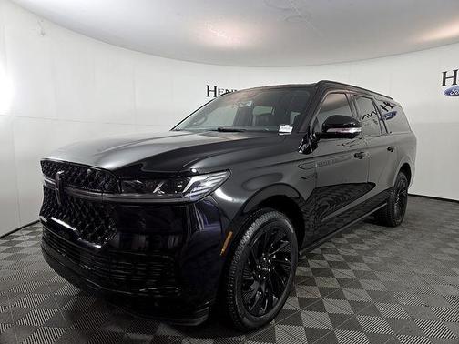 Infinite Black Metallic Clearcoat 2026 Lincoln Navigator Reserve