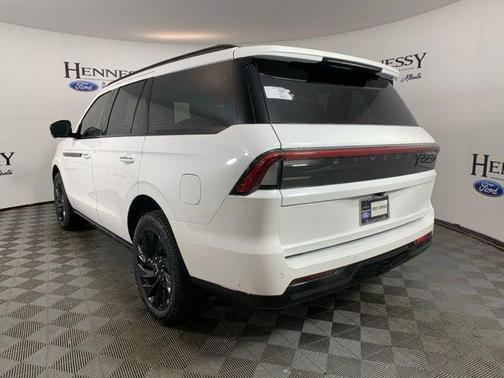 Pristine White Metallic Tri-Coat 2025 Lincoln Navigator Reserve