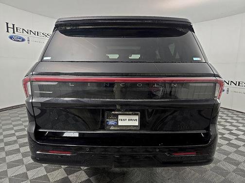 Infinite Black Metallic Clearcoat 2026 Lincoln Navigator Black Label