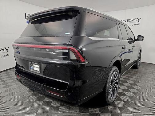 Infinite Black Metallic Clearcoat 2026 Lincoln Navigator Black Label