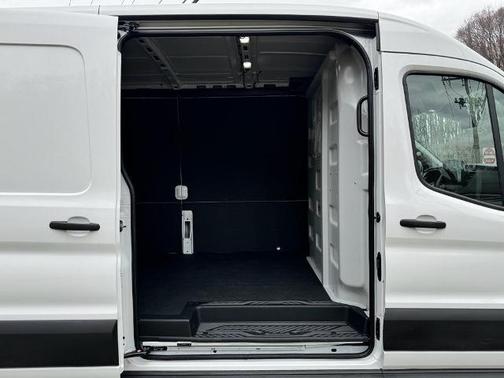 2025 Ford Transit-250 148 WB Medium Roof Cargo