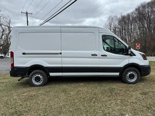 2025 Ford Transit-250 148 WB Medium Roof Cargo
