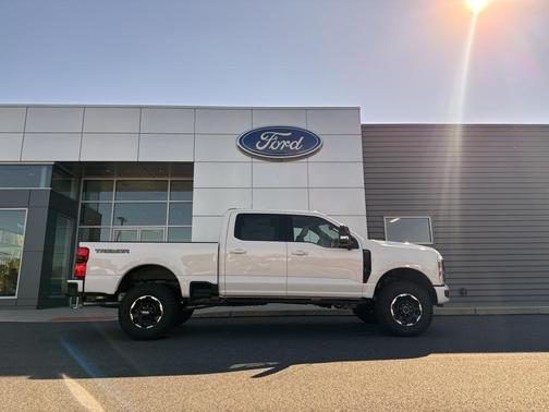 White 2027 Ford F-250 Super Duty