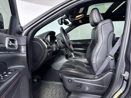 Gray 2017 Jeep Grand Cherokee Trailhawk