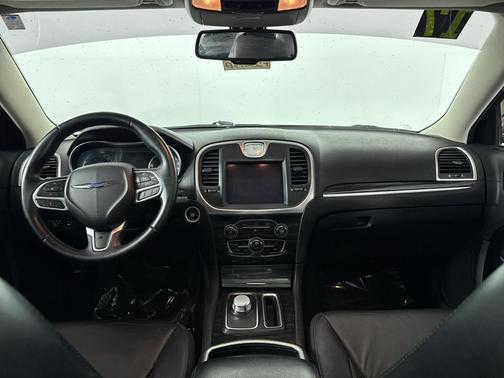 2017 Chrysler 300 Limited
