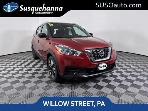 Cayenne Red / Super Black 2019 Nissan Kicks SV