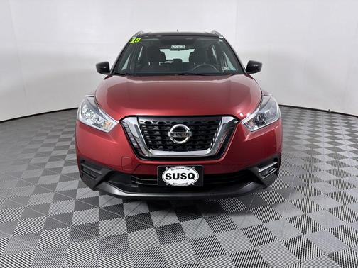Cayenne Red / Super Black 2019 Nissan Kicks SV