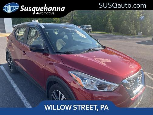 Cayenne Red / Super Black 2019 Nissan Kicks SV