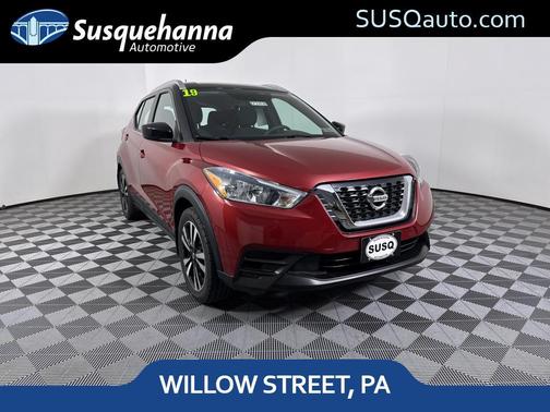 Cayenne Red / Super Black 2019 Nissan Kicks SV