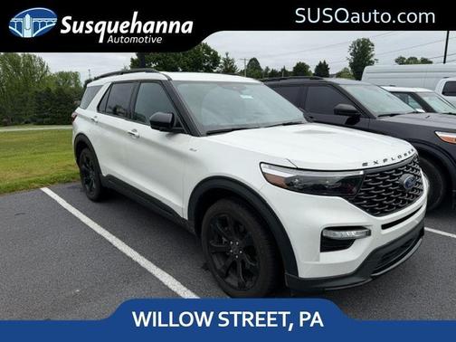 White 2023 Ford Explorer ST-Line