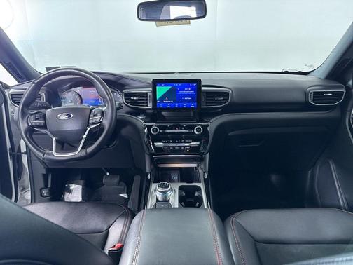 White 2023 Ford Explorer ST-Line