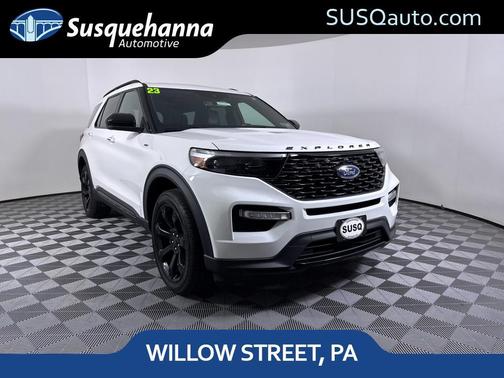 White 2023 Ford Explorer ST-Line