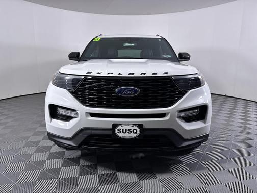 White 2023 Ford Explorer ST-Line