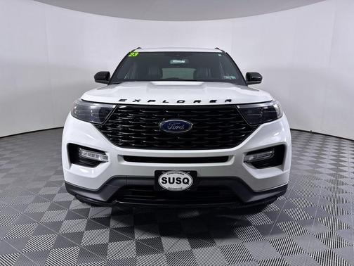 White 2023 Ford Explorer ST-Line