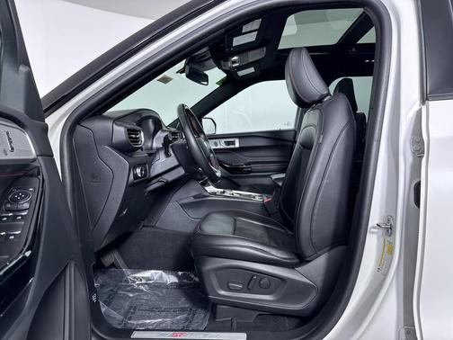 White 2023 Ford Explorer ST-Line