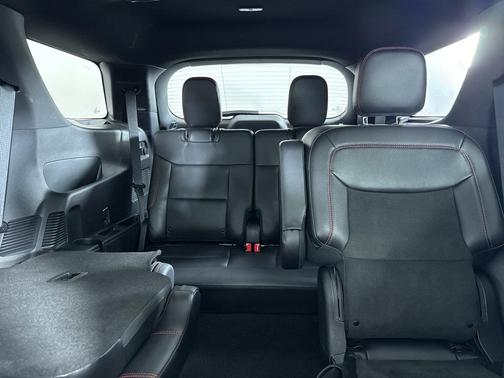 White 2023 Ford Explorer ST-Line