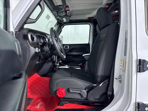 White 2018 Jeep Wrangler Unlimited Sahara