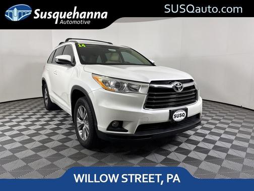 White 2014 Toyota Highlander XLE