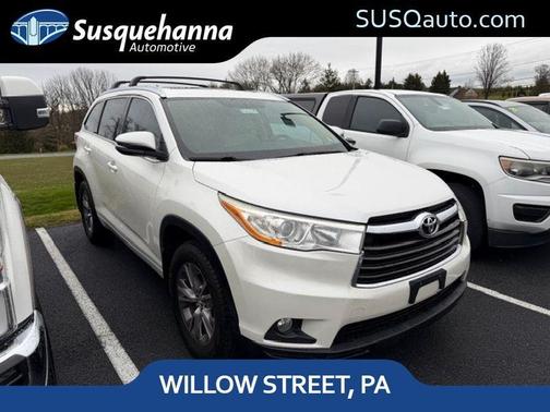 White 2014 Toyota Highlander XLE